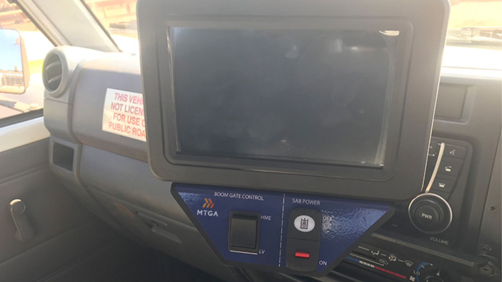Minimise unauthorised zone entries and enhance overall safety with this comprehensive in-vehicle control system.